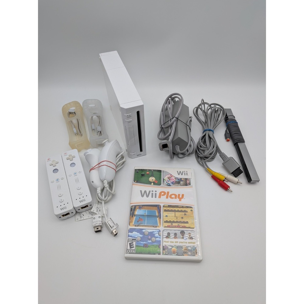 Nintendo Wii Console 2x Controllers w Nunchucks, Cords, Sensor Bar, Wii Play CIB